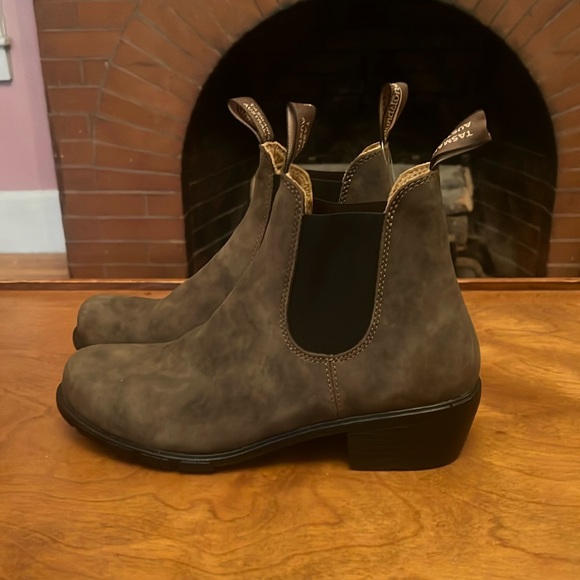 Blundstone Heeled Boot - Picture 2 of 7